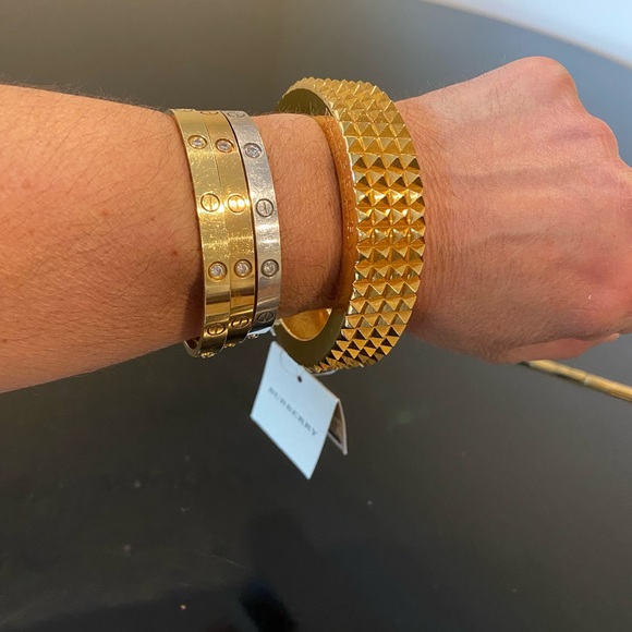NWT Authentic Luxury Minimalist RARE Burberry gold plated spiked bangle/bracelet - Picture 7 of 17